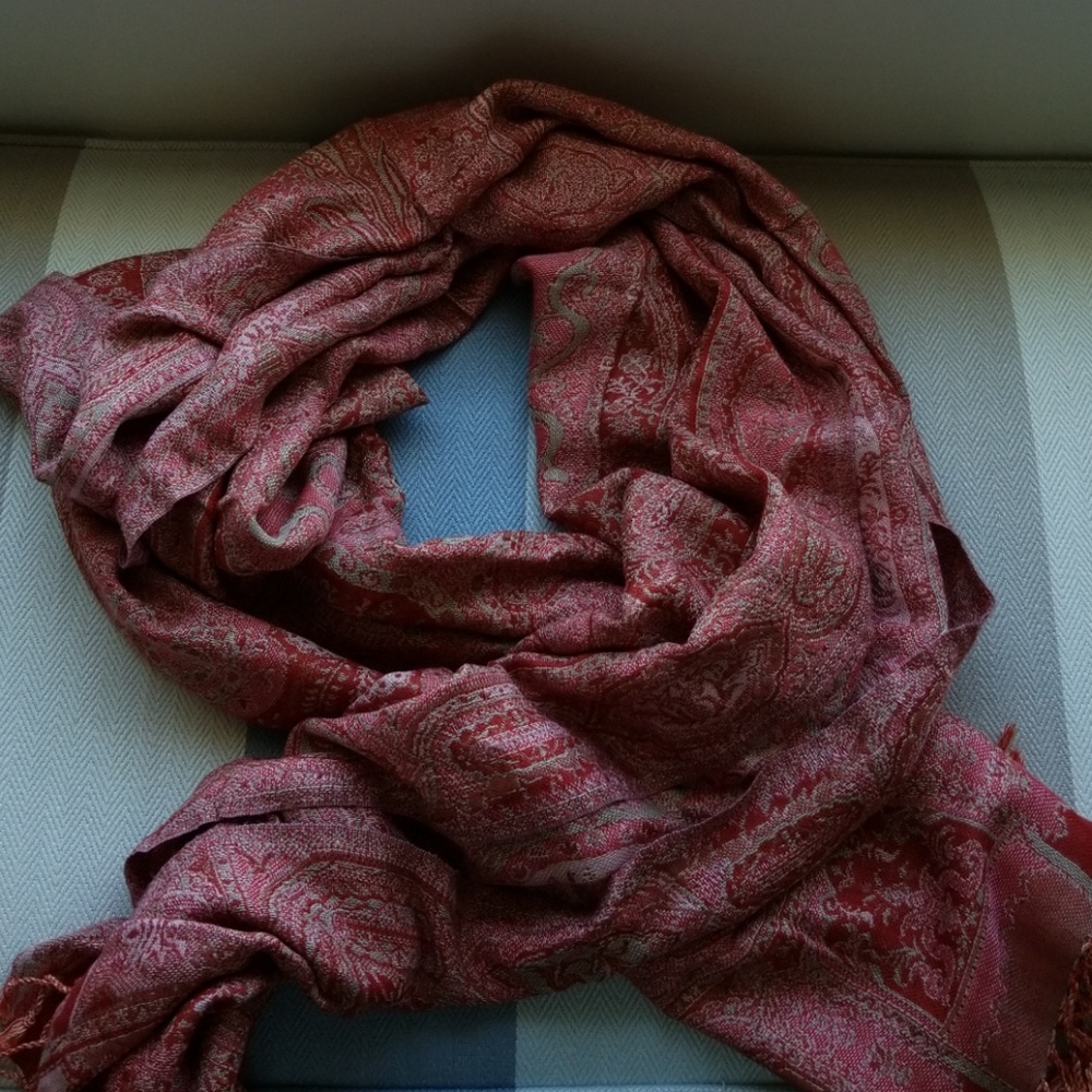August Max scarf